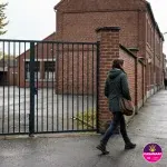 Une assistante familiale quitte l'école où elle a déposé les enfants pour rejoindre le rassemblement du 29 septembre